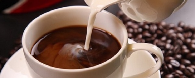 Датские ученые обнаружили новое свойство кофе с молоком